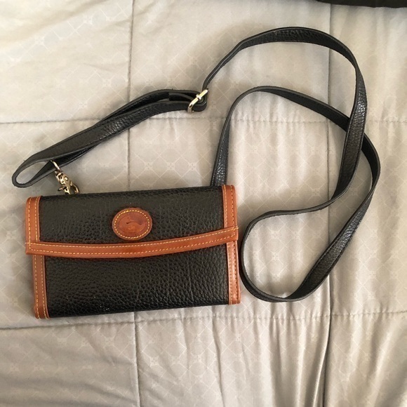 Dooney & Bourke Handbags - Dooney And Bourke Crossbody Wallet